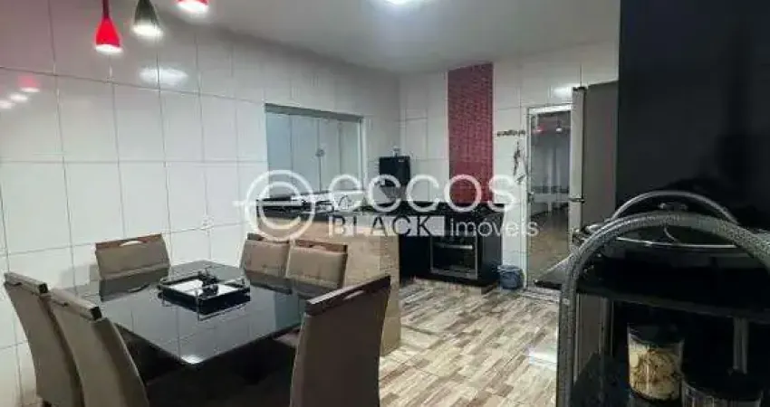 Casa à venda, 3 quartos, 1 suíte, 3 vagas, São Jorge - Uberlândia/MG