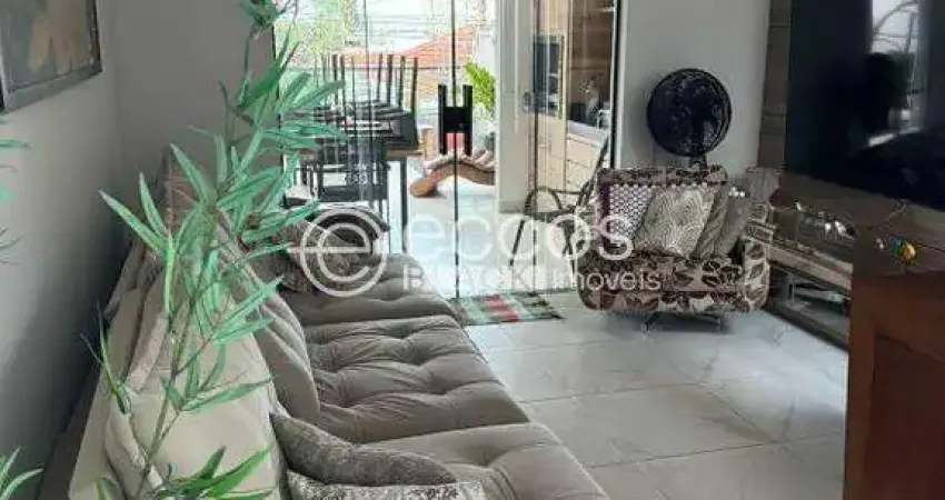 Casa à venda, 3 quartos, 1 suíte, 1 vaga, Martins - Uberlândia/MG