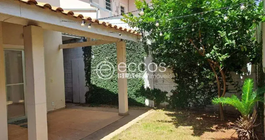 Casa em condomínio para aluguel, 3 quartos, 1 suíte, 2 vagas, Jardim Sul - Uberlândia/MG