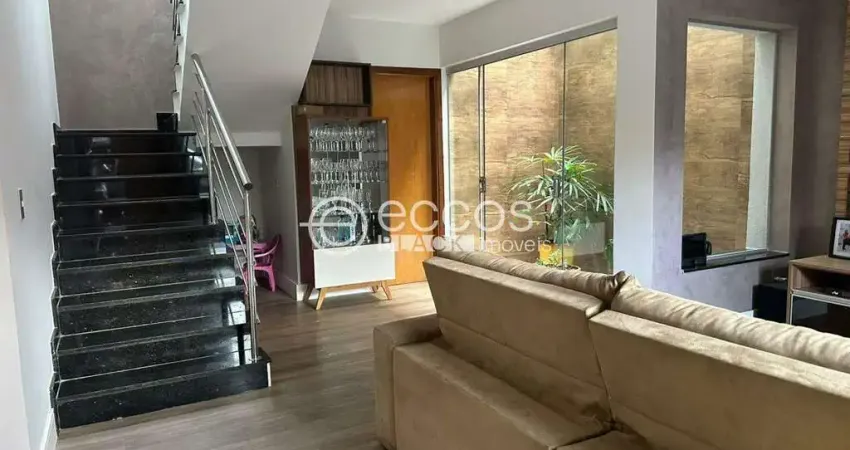 Casa à venda, 3 quartos, 1 suíte, 2 vagas, Granada - Uberlândia/MG