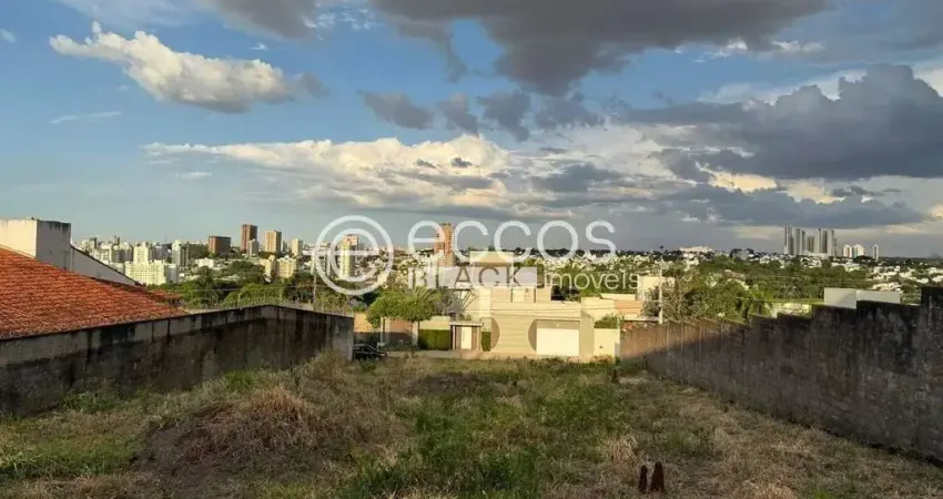 Terreno à venda na Rua BeijaFlor, 915, Cidade Jardim, Uberlândia