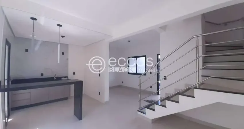 Casa para aluguel, 3 quartos, 1 suíte, 2 vagas, Aclimação - Uberlândia/MG