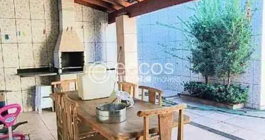 Casa com 3 quartos à venda na Avenida Anália Resende Siquieroli, 2693, Santa Rosa, Uberlândia