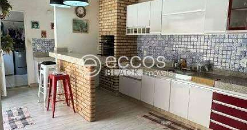 Casa à venda, 3 quartos, 1 suíte, 2 vagas, Jardim Patrícia - Uberlândia/MG