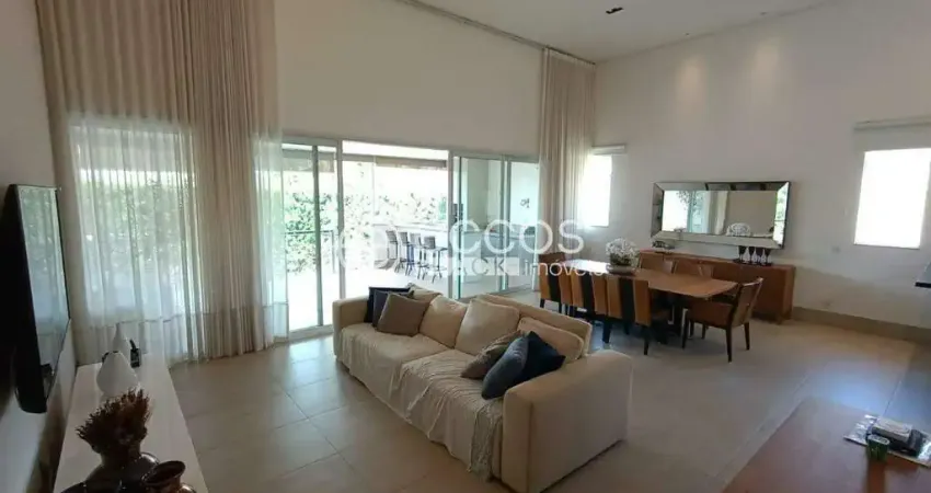Casa em condomínio para aluguel, 5 quartos, 5 suítes, 6 vagas, Nova Uberlândia - Uberlândia/MG