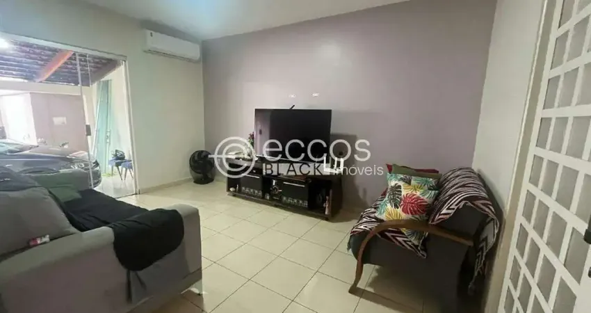 Casa à venda, 3 quartos, 1 suíte, 2 vagas, Jaraguá - Uberlândia/MG