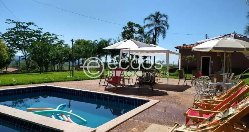 Chácara à venda, 3 quartos, 1 suíte, 6 vagas, Cruzeiro dos Peixotos - Uberlândia/MG