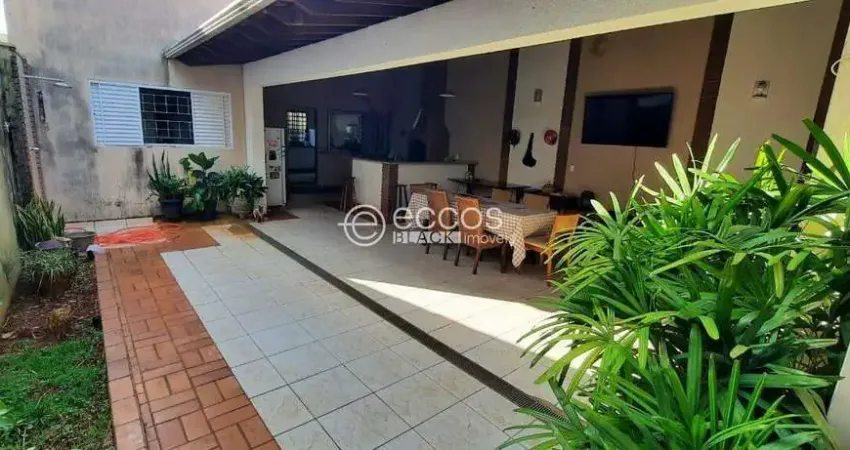 Casa para aluguel, 5 quartos, 1 vaga, CENTRO - ARAGUARI/MG