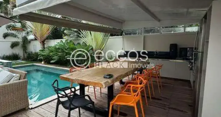 Casa em condomínio à venda, 3 quartos, 3 suítes, 2 vagas, Nova Uberlândia - Uberlândia/MG