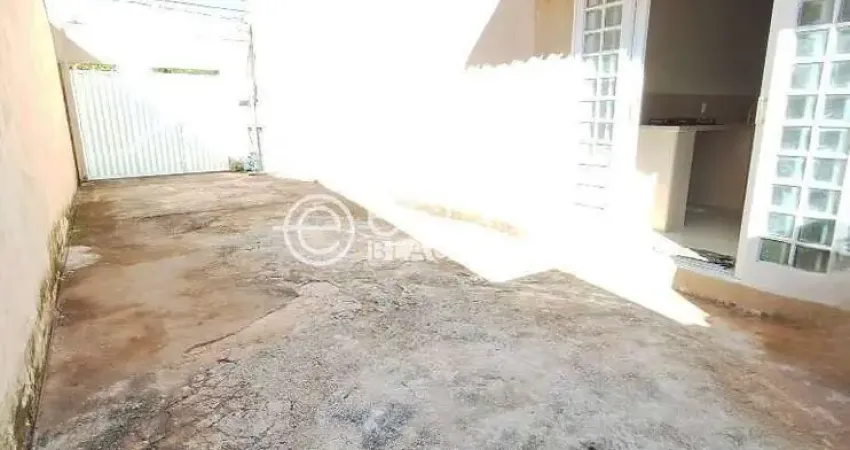 Casa para aluguel, 1 quarto, 1 suíte, 1 vaga, portal de fátima - araguari/mg