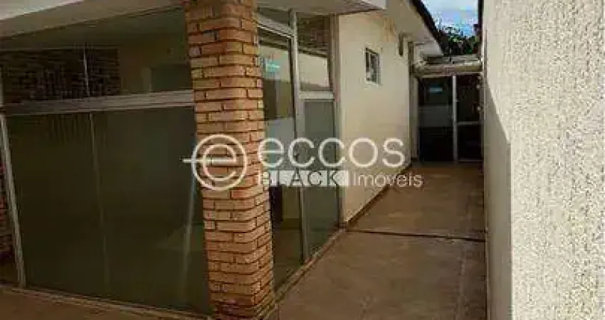 Casa para aluguel, 5 quartos, Osvaldo Rezende - Uberlândia/MG