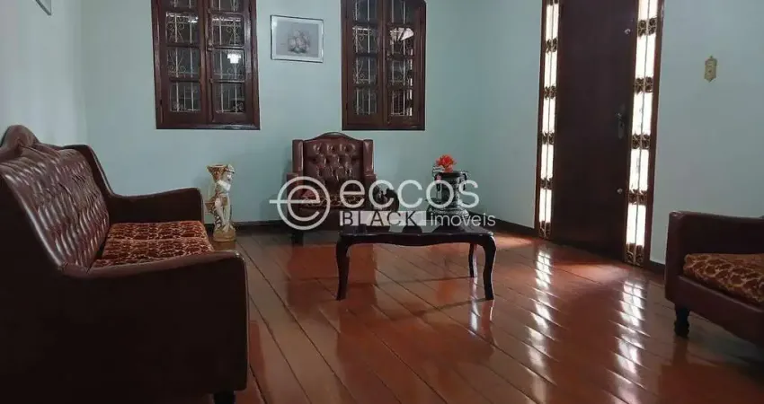 Casa à venda, 5 quartos, 2 suítes, 4 vagas, Barreiro - Belo Horizonte/MG