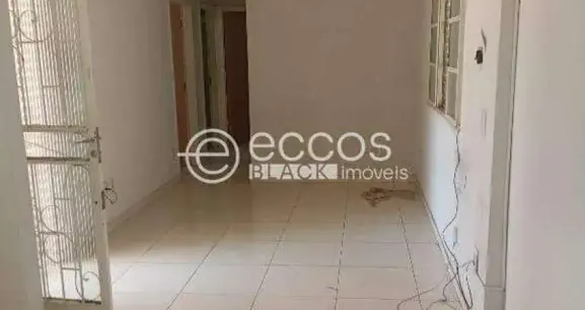 Casa para aluguel, 3 quartos, 2 suítes, 1 vaga, Jardim Finotti - Uberlândia/MG