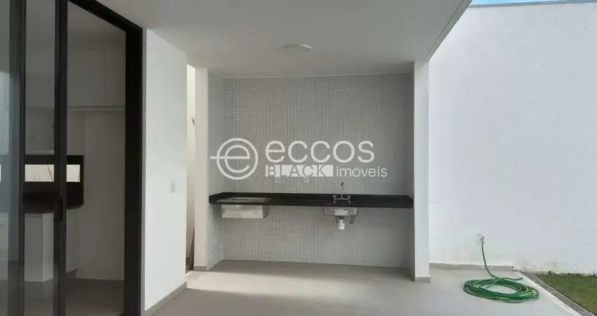 Casa para alugar na Rua Catuana, --, Jardim Karaíba, Uberlândia