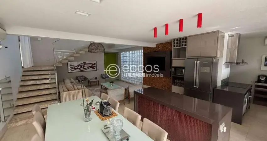 Casa para aluguel, 3 quartos, 3 suítes, 4 vagas, Bom Jesus - Uberlândia/MG