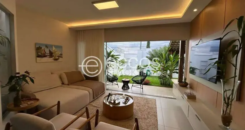 Casa à venda, 3 quartos, 1 suíte, 2 vagas, Granada - Uberlândia/MG