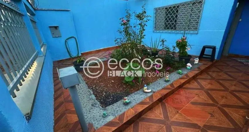 Casa com 3 quartos à venda na Rua Abadia dos Dourados, 216, Jóquei Clube, Araguari