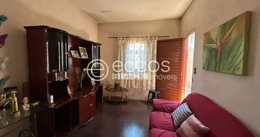 Casa com 3 quartos à venda na Rua do Funcionário Público, 351, Planalto, Uberlândia