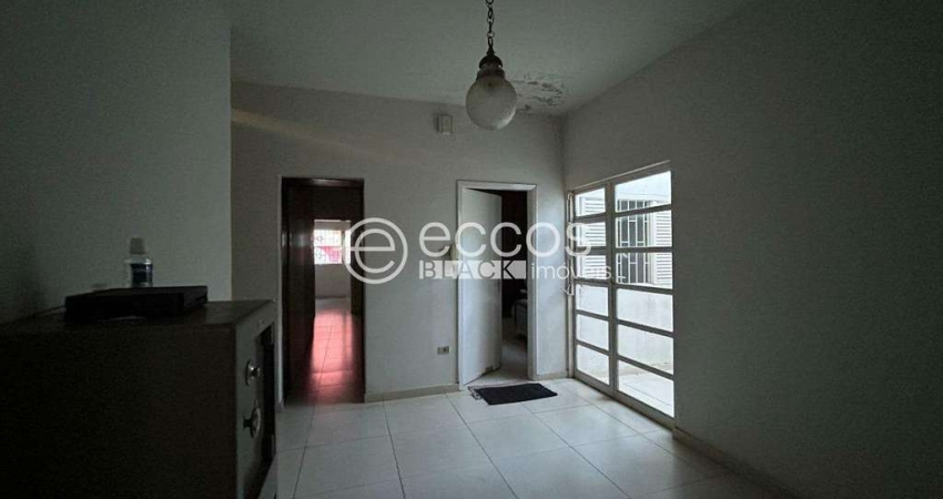 Casa à venda, 4 quartos, 2 suítes, 2 vagas, Centro - Uberlândia/MG