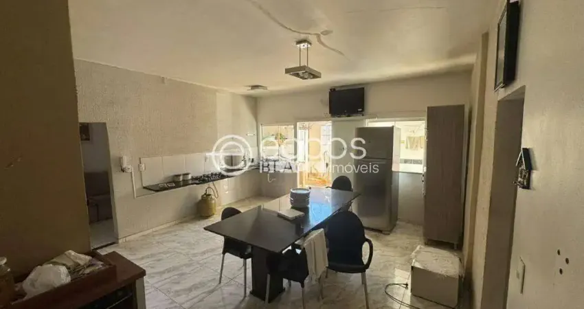 Casa para aluguel, 2 quartos, 2 suítes, 2 vagas, Nossa Senhora Aparecida - Uberlândia/MG