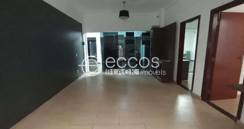 Sala comercial para alugar na Avenida Tiradentes, 322, Centro, Araguari