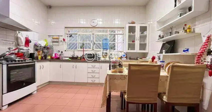 Casa à venda, 4 quartos, 2 suítes, 4 vagas, Santa Lúcia - Belo Horizonte/MG