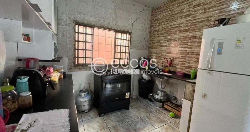 Casa à venda, 4 quartos, 1 suíte, 2 vagas, São Jorge - Uberlândia/MG