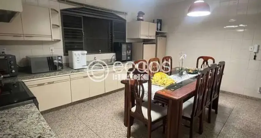 Casa à venda, 3 quartos, 2 suítes, 2 vagas, residencial gramado - uberlândia/mg