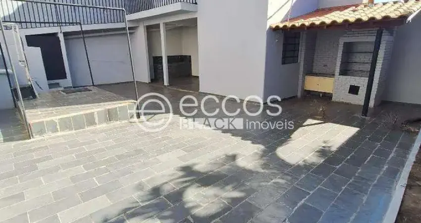 Casa para aluguel, 4 quartos, 2 suítes, 2 vagas, BOSQUE - ARAGUARI/MG
