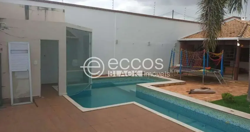 Casa à venda, 3 quartos, 1 suíte, 6 vagas, centro - araguari/mg