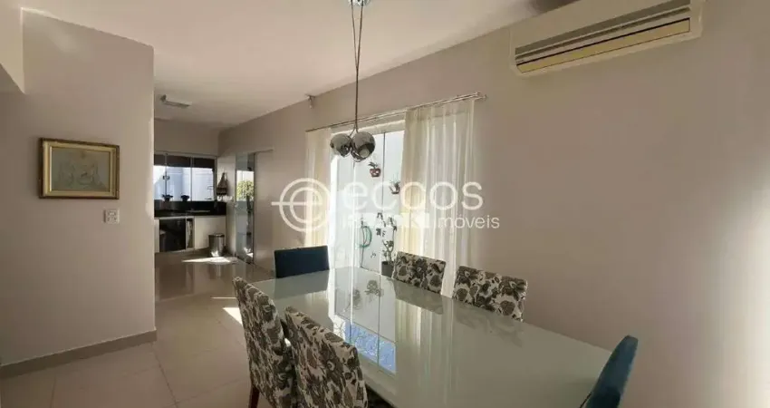 Casa à venda, 2 quartos, 2 suítes, 2 vagas, Martins - Uberlândia/MG
