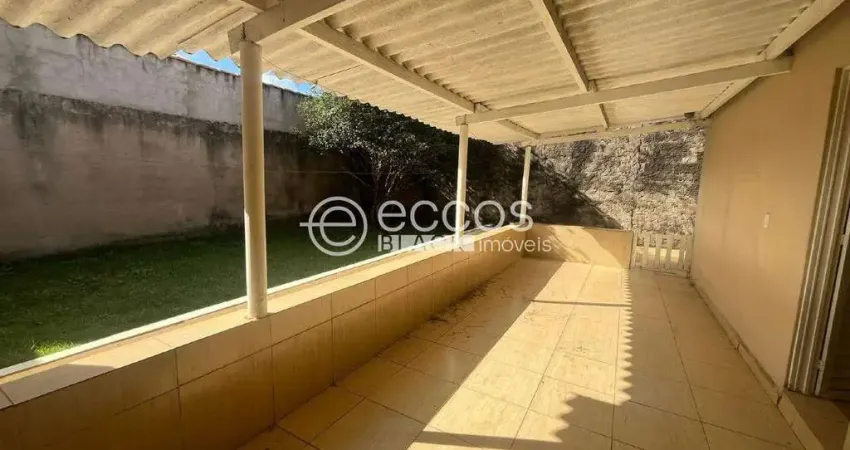 Casa à venda, 3 quartos, 1 vaga, Luizote de Freitas - Uberlândia/MG