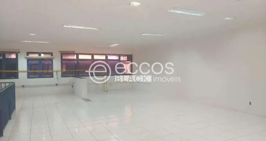 Sala comercial para alugar na Rua São Benedito, 366, São Benedito, Uberaba