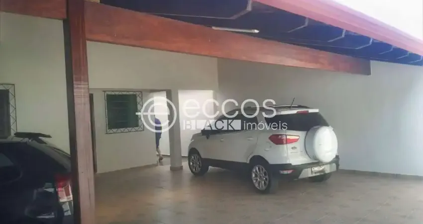 Casa à venda, 5 quartos, 1 suíte, 6 vagas, jóquei clube - araguari/mg