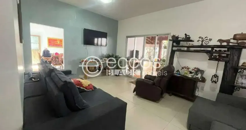 Casa à venda, 3 quartos, 2 suítes, 3 vagas, santa mônica - uberlândia/mg