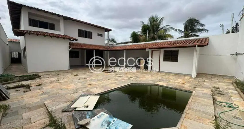 Casa à venda, 3 quartos, 3 suítes, 4 vagas, Custódio Pereira - Uberlândia/MG