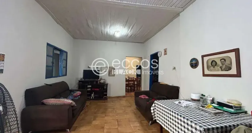 Casa à venda, 3 quartos, 2 vagas, Bom Jesus - Uberlândia/MG