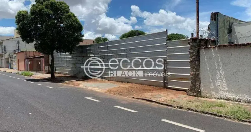 Terreno à venda na Rua Curitiba, 966, Brasil, Uberlândia
