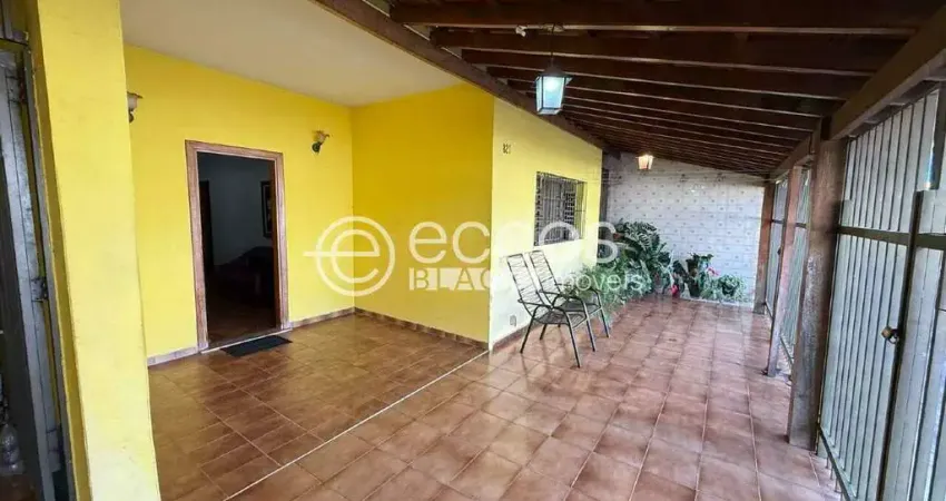 Casa à venda, 4 quartos, 2 suítes, 2 vagas, Brasil - Uberlândia/MG