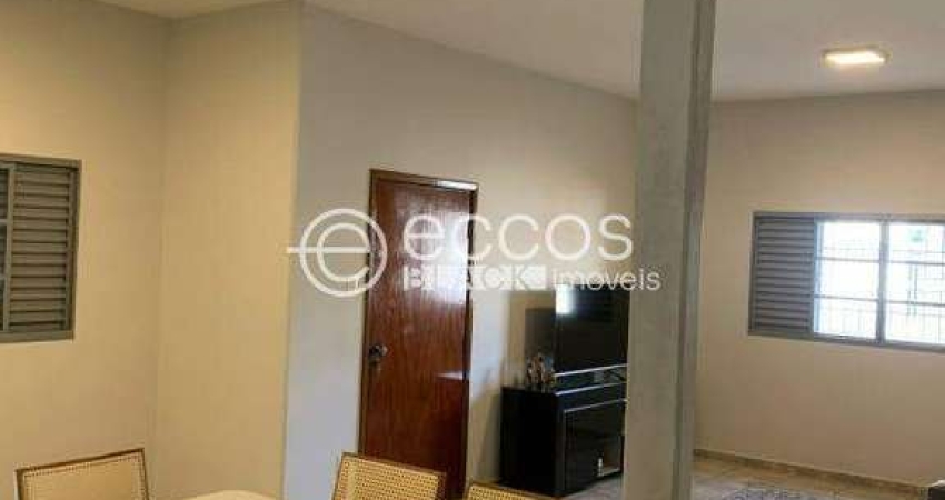 Casa à venda, 3 quartos, 1 suíte, 1 vaga, Osvaldo Rezende - Uberlândia/MG