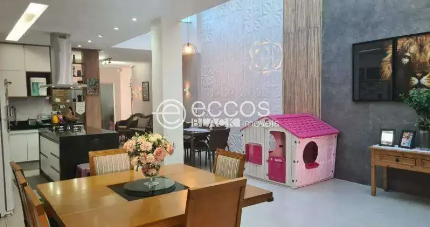 Casa à venda, 4 quartos, 1 suíte, 2 vagas, Santa Rosa - Uberlândia/MG