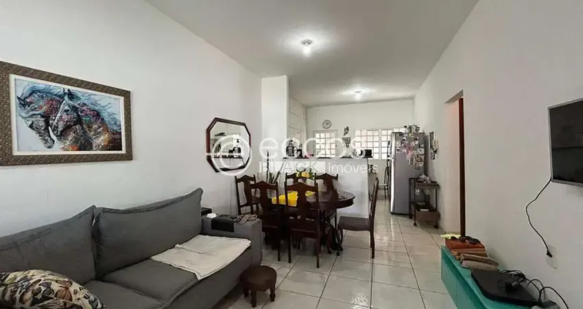 Casa à venda, 3 quartos, 1 suíte, 4 vagas, Custódio Pereira - Uberlândia/MG