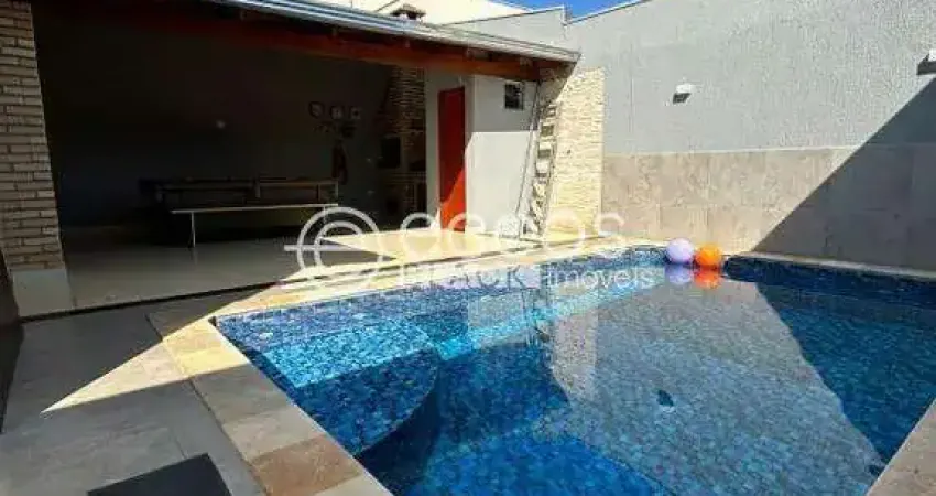 Casa à venda, 3 quartos, 2 suítes, 2 vagas, Laranjeiras - Uberlândia/MG