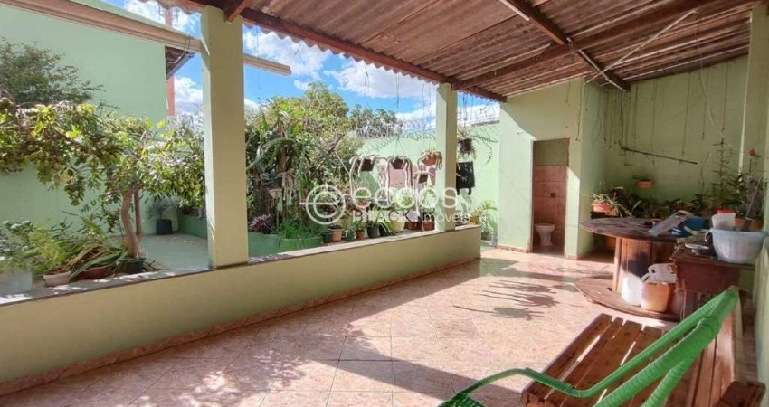 Casa para aluguel, 5 quartos, 1 suíte, 3 vagas, Planalto - Uberlândia/MG
