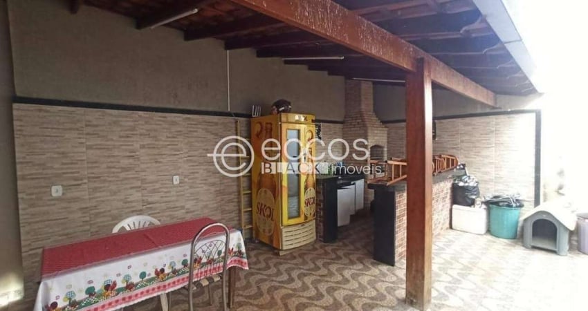 Casa para aluguel, 3 quartos, 1 suíte, 2 vagas, Conjunto Manoel Mendes - UBERABA/MG