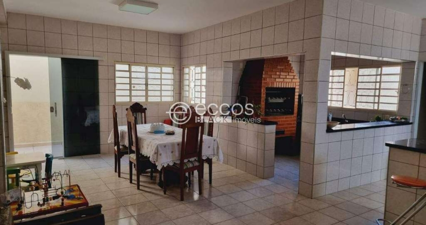 Casa à venda, 5 quartos, 2 suítes, 4 vagas, Presidente Roosevelt - Uberlândia/MG