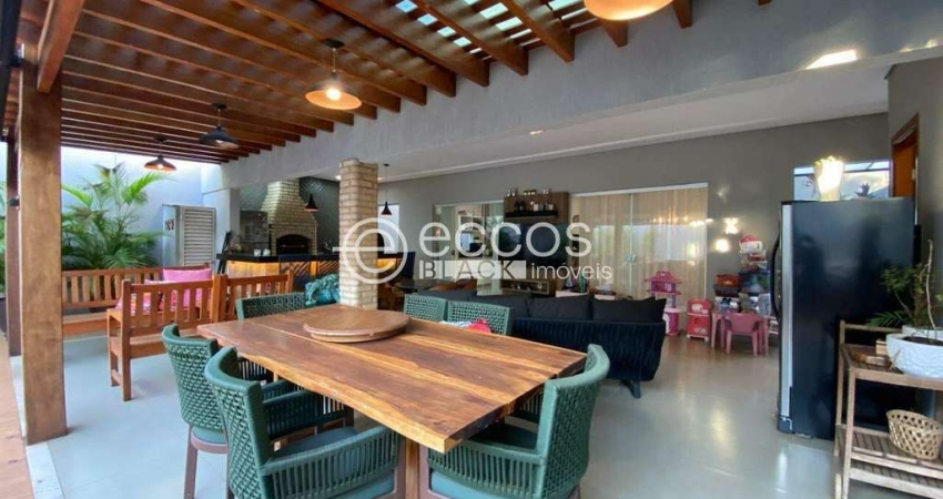 Casa à venda, 3 quartos, 1 suíte, 4 vagas, Jardim Karaíba - Uberlândia/MG