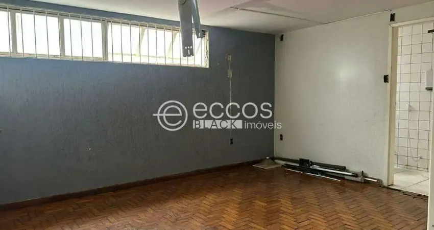 Casa comercial à venda, 2 vagas, Tabajaras - Uberlândia/MG