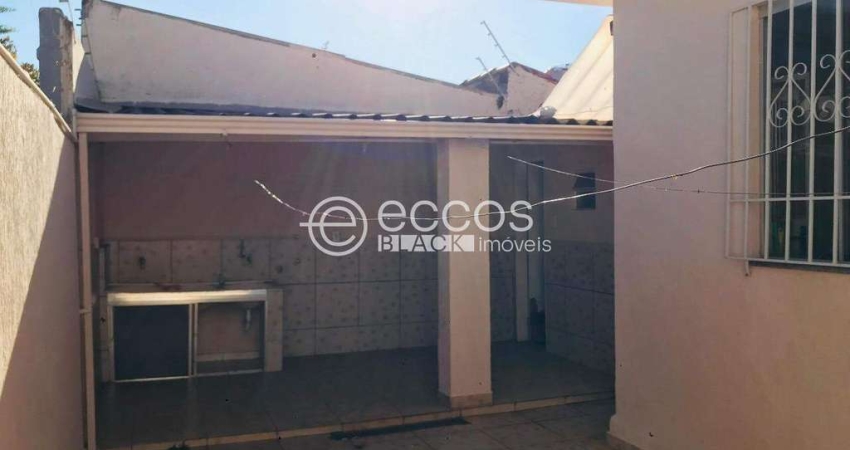 Casa para aluguel, 3 quartos, 1 suíte, 1 vaga, Saraiva - Uberlândia/MG