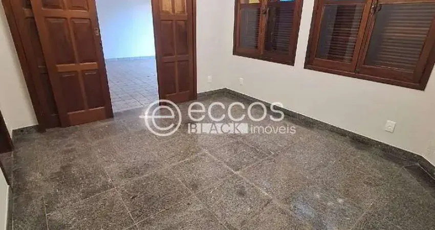 Casa à venda, 4 quartos, 2 suítes, 2 vagas, bosque - araguari/mg